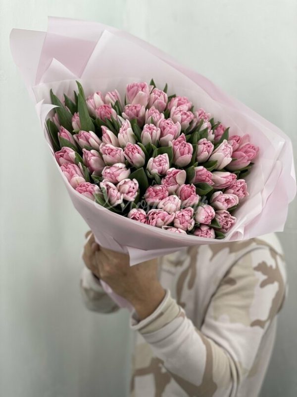 Букет из 49 нежно-розовых пионовидных тюльпанов — изображение 4