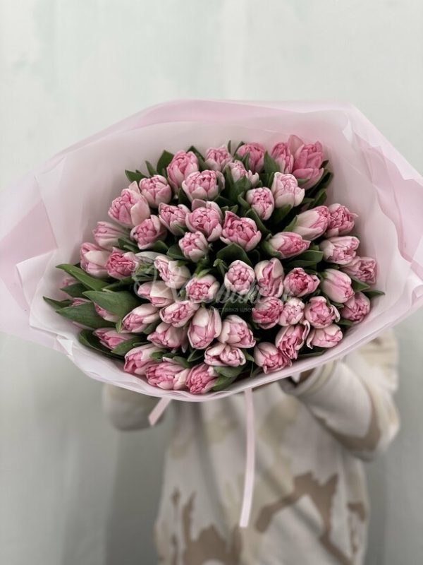 Букет из 49 нежно-розовых пионовидных тюльпанов — изображение 3