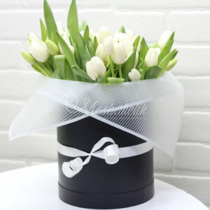 51 белых тюльпанов в коробке