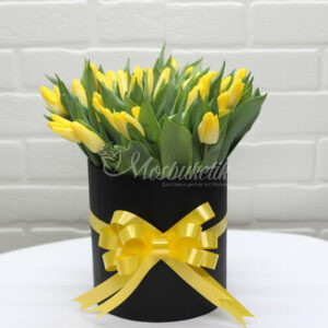 51 жёлтых тюльпанов в черной коробке