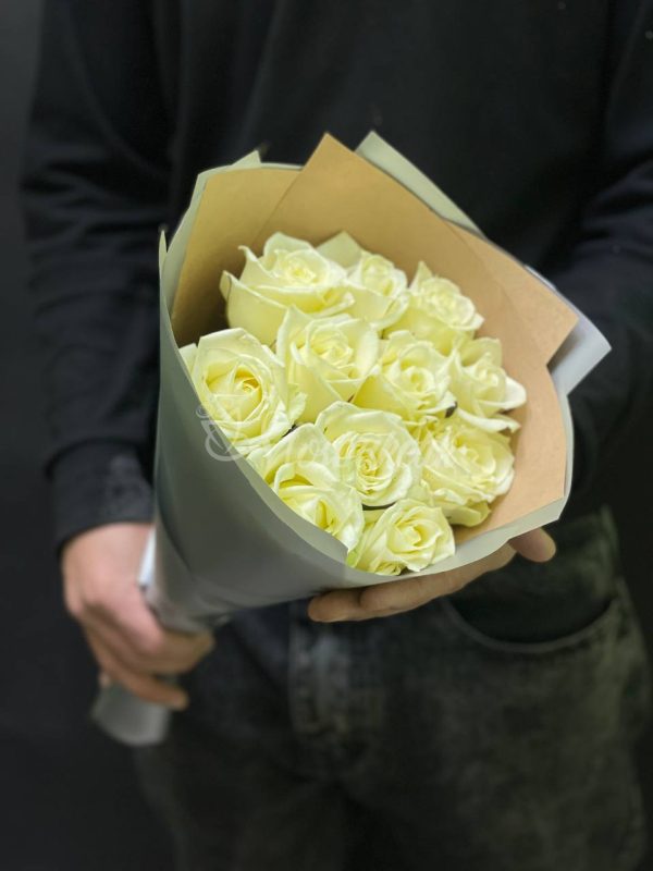 Букет из 11 белых роз — изображение 3