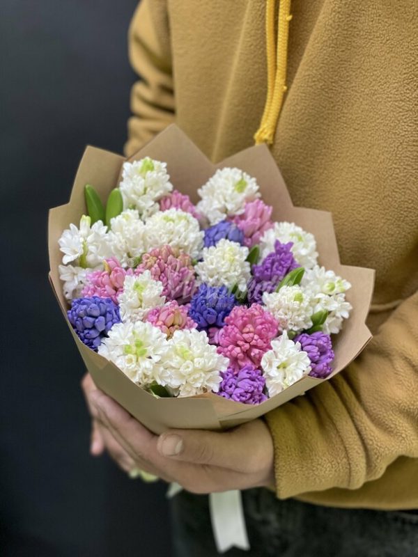 Букет из 25 микс гиацинтов в крафте — изображение 4