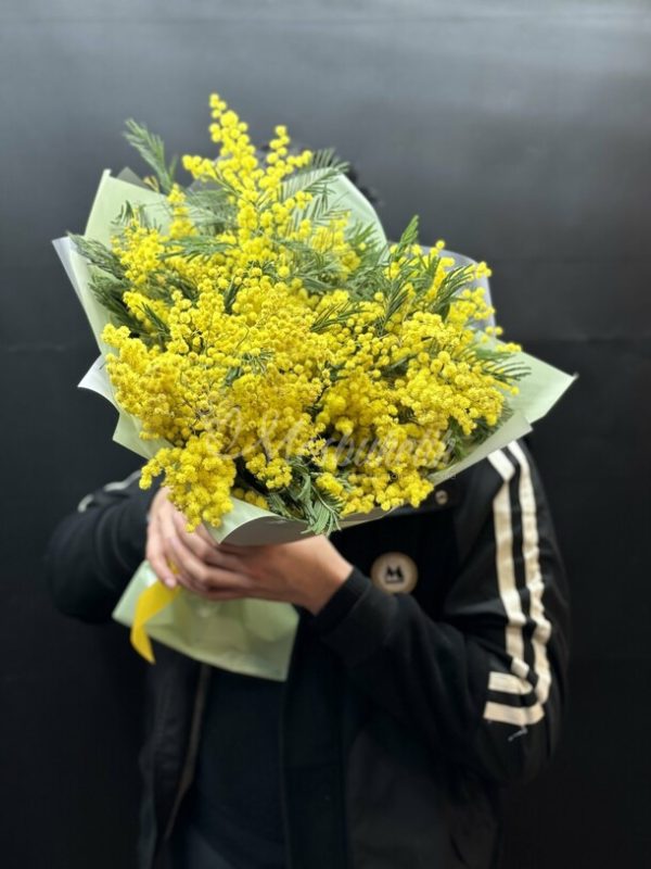 Ароматный букет из мимозы