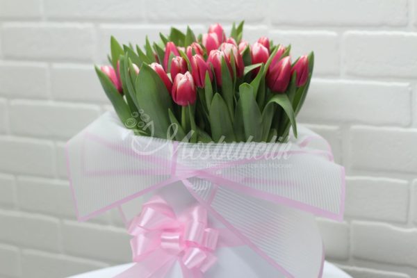 51 розовых тюльпанов в коробке — изображение 3