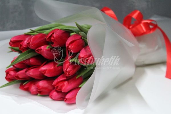 Букет из 19 красных тюльпанов — изображение 6