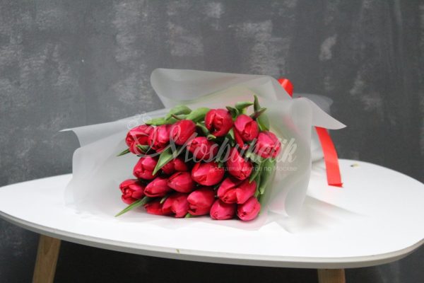 Букет из 19 красных тюльпанов — изображение 4