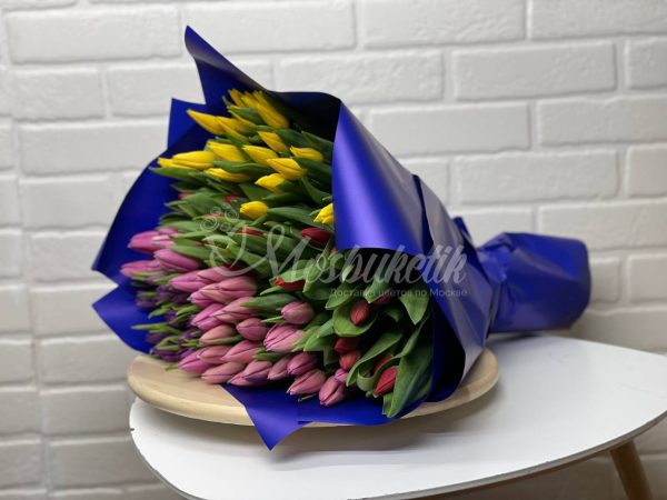 Букет из 101 микс тюльпанов