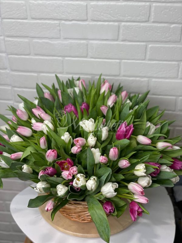 151 микс тюльпанов в корзине — изображение 4
