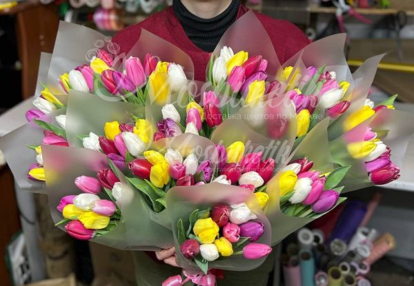 Букет из 11 микс тюльпанов на корпоратив — изображение 2