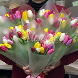 Букет из 11 микс тюльпанов на корпоратив
