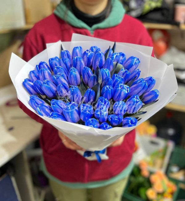 Букет из 45 синих тюльпанов — изображение 2