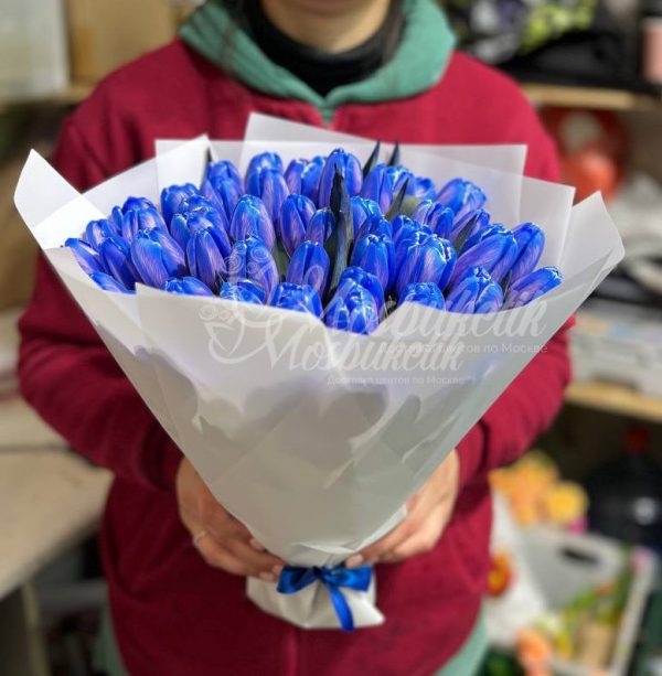 Букет из 45 синих тюльпанов — изображение 4