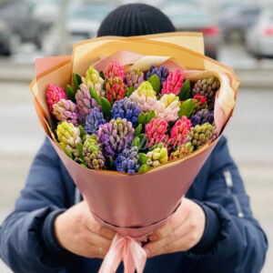 Букет из 25 ярких гиацинтов