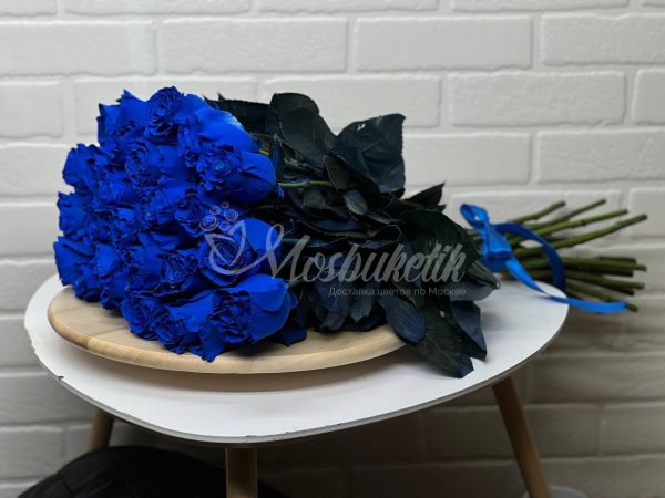 букет из 23 синих эквадорских роз в ленте