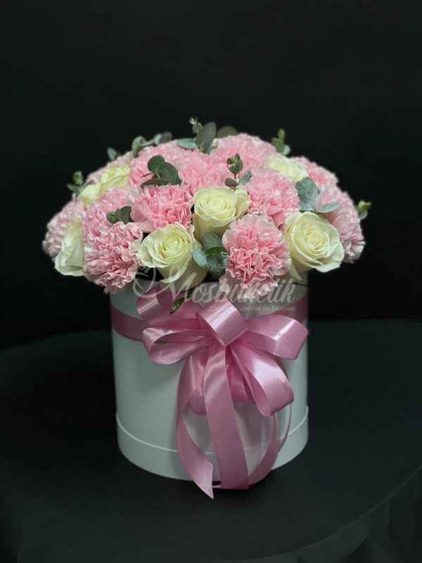 Букет Нежная композиция из диантусов и эквадорских роз