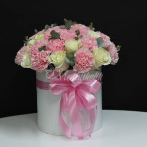 Букет Нежная композиция из диантусов и эквадорских роз