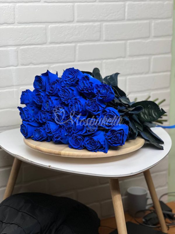 букет из 23 синих эквадорских роз в ленте