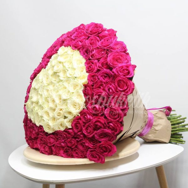 Букет из 101 эквадорских роз в виде сердца в крафте