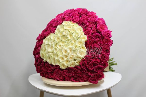 Букет из 101 эквадорских роз в виде сердца в крафте