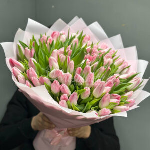 Букет из 101 розовых тюльпанов