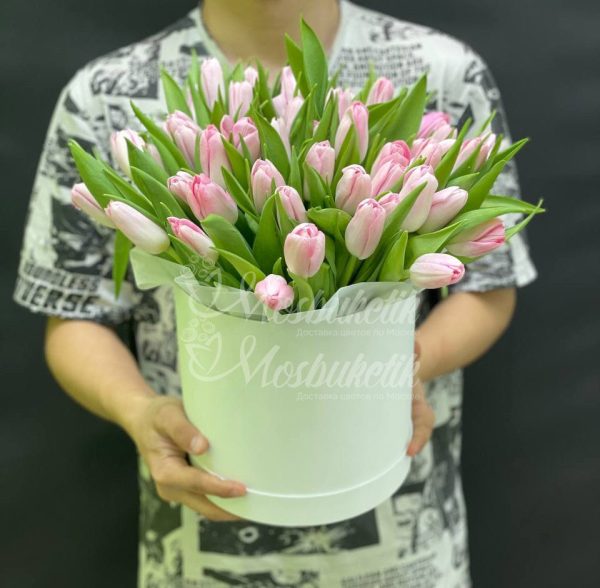 45 розовых тюльпанов в коробке — изображение 3