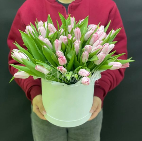 45 розовых тюльпанов в коробке — изображение 5