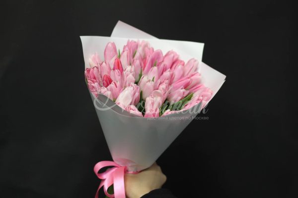 Букет из 51 нежных тюльпанов — изображение 3