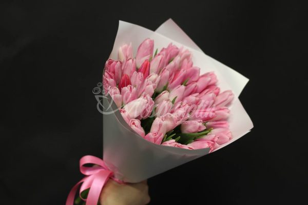 Букет из 51 нежных тюльпанов — изображение 5