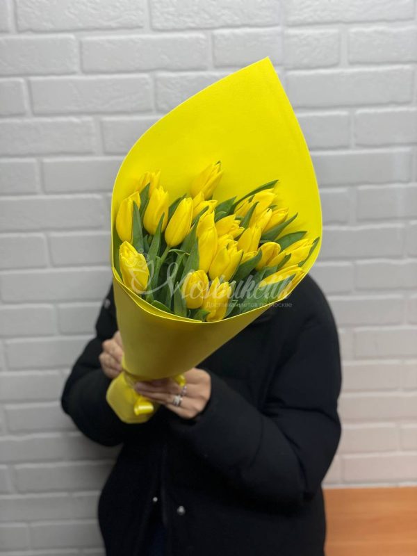 Букет из 19 жёлтых тюльпанов — изображение 5