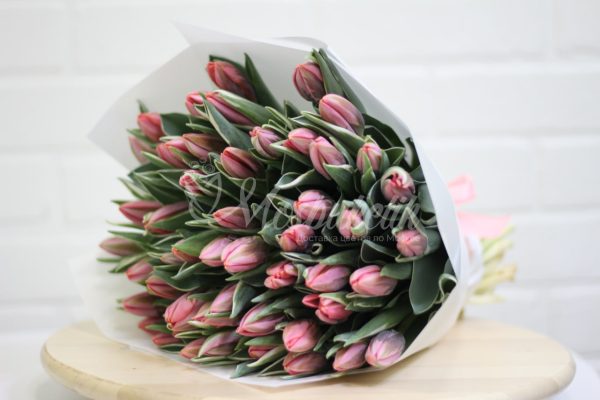 Букет из 49 розовых тюльпанов — изображение 9