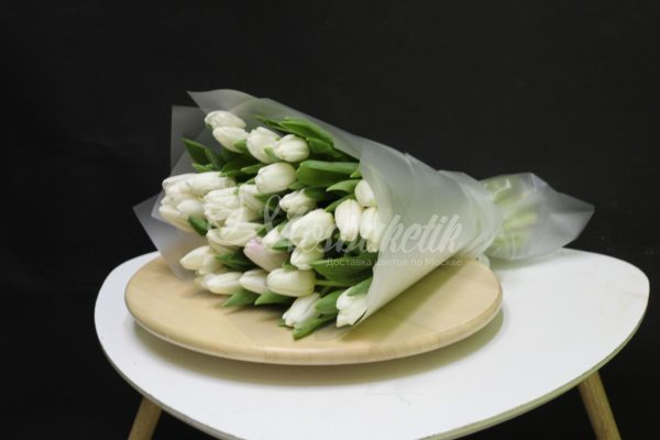 Букет из 51 тюльпанов