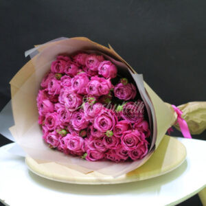 Букет из 19 пионовидных кустовых роз