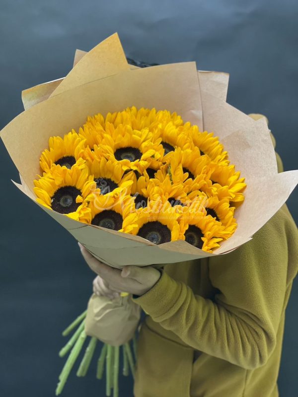 Букет из 19шт подсолнух