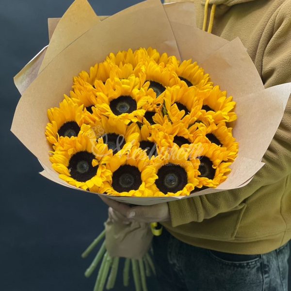 Букет из 19шт подсолнух