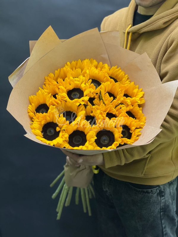 Букет из 19шт подсолнух