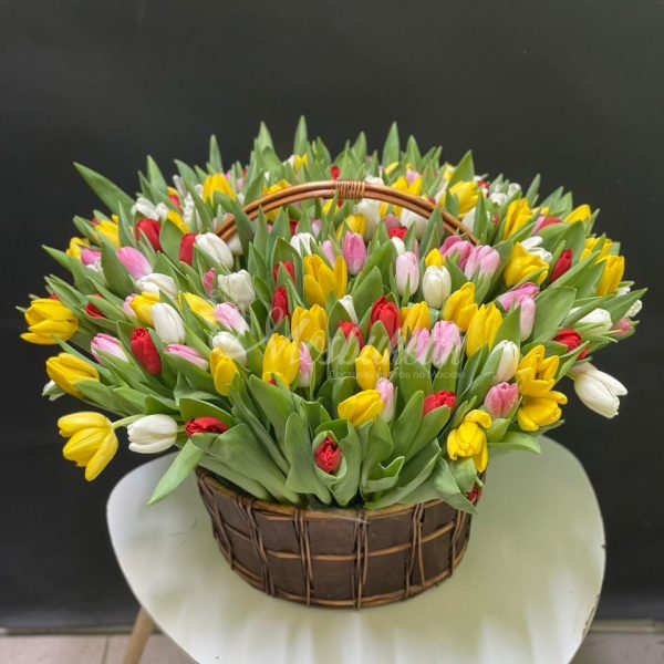 Корзина из 201шт тюльпанов