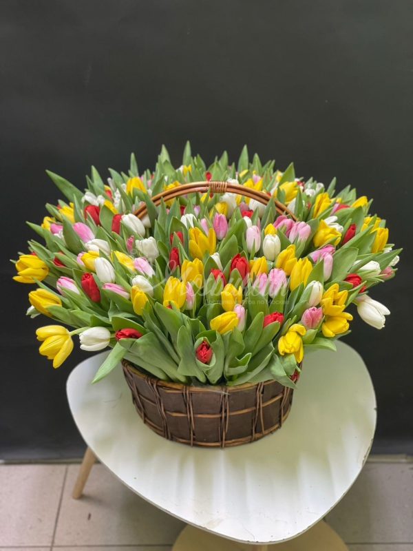 Корзина из 201шт тюльпанов