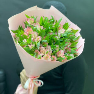 Букет из 29шт альстромерии