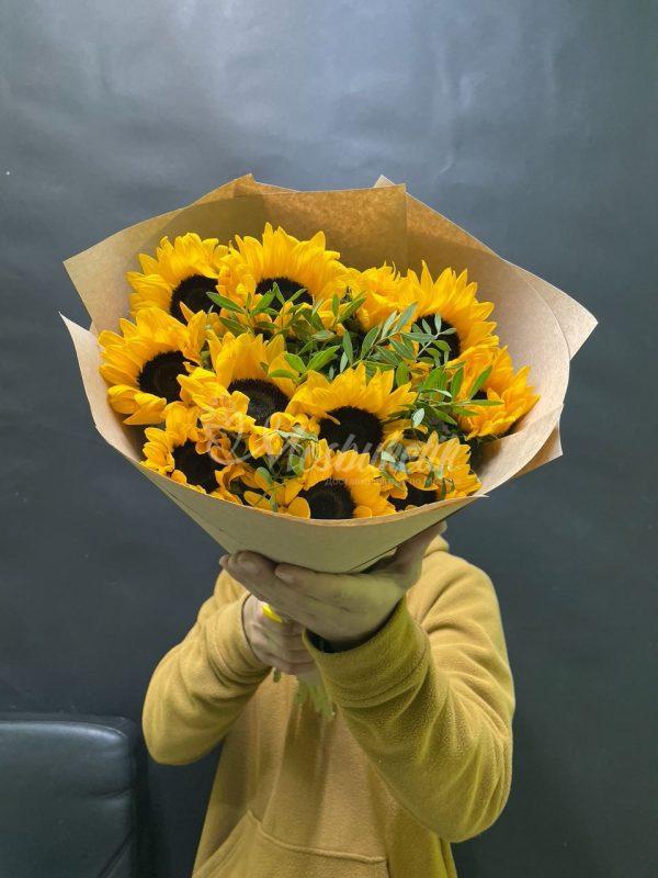 Букет из 9 подсолнухов