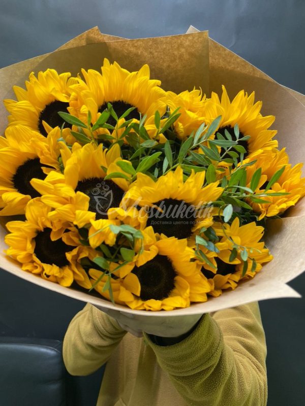 Букет из 9 подсолнухов