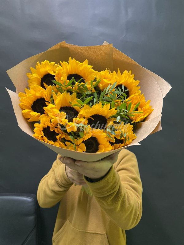 Букет из 9 подсолнухов