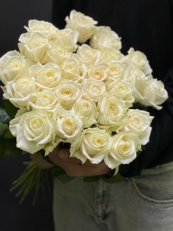 Букет из 29 белых роз