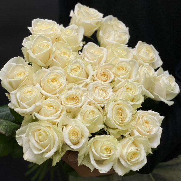 Букет из 29 белых роз
