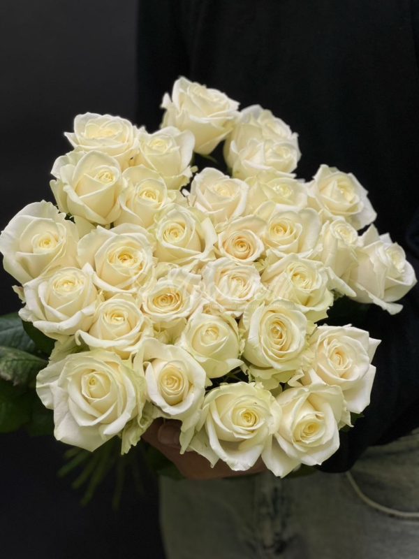 Букет из 29 белых роз