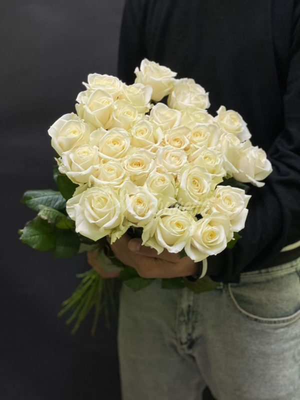 Букет из 29 белых роз