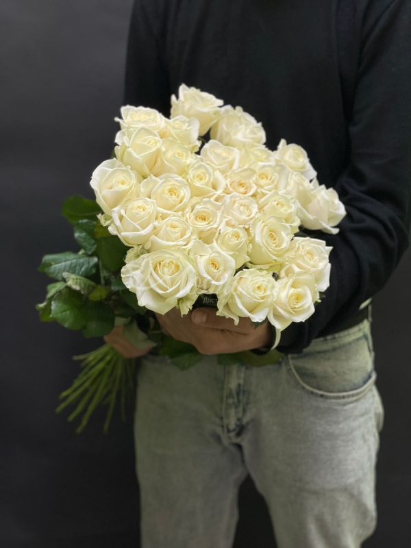 Букет из 29 белых роз