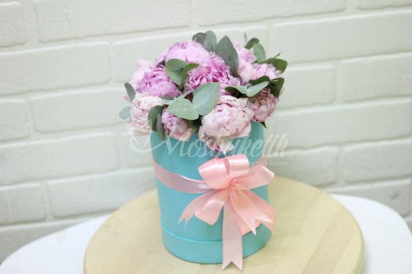 Букет из 9 пион в коробке