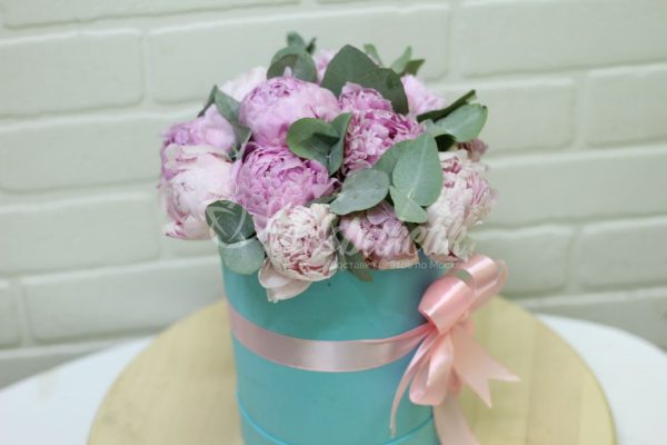 Букет из 9 пион в коробке