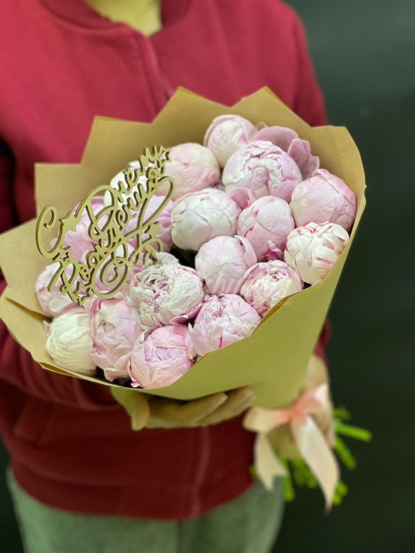 Букет из 19 пион