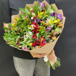 Букет из 39шт альстромерии